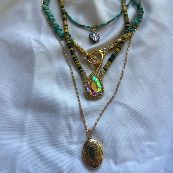 NEW Vanessa Mooney Locket Chain Necklace THE BELLA LOCKET NECKLACE GOLD - Picture 4 of 4